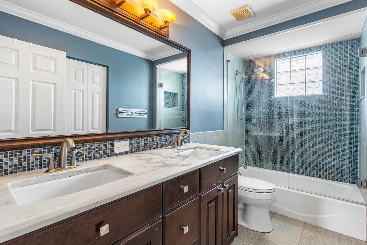 21281 Waycross Drive Boca Raton, FL 33428 - Photo 43 of 69 Upstairs Bathrooom
