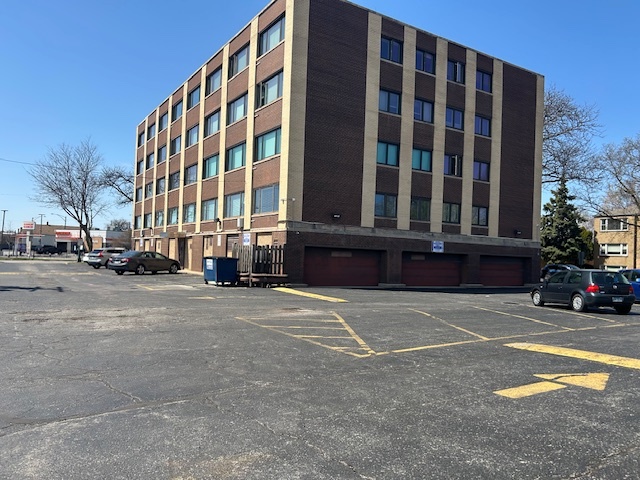5915 West Gunnison Street, Unit 2F Chicago, IL 60630 - Photo 10 of 10 a view of tall building with a street