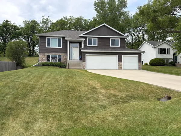 $454,900 | 2515 Elmcroft Drive Southwest, Rochester, MN 55902
