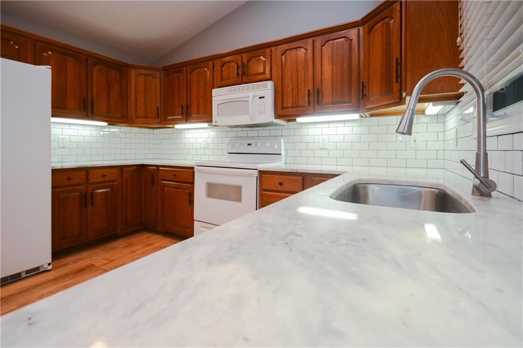 2950 Prairie Stream Way Columbus, IN 47203 - Photo 12 of 33 Gallery Image 12