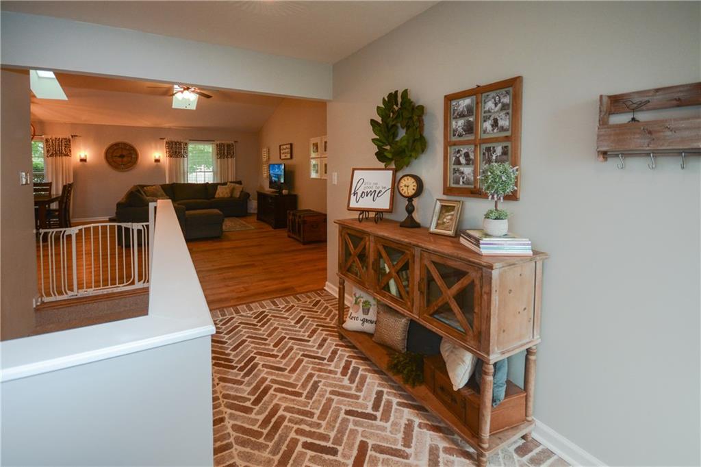 2950 Prairie Stream Way Columbus, IN 47203 - Photo 4 of 33 Gallery Image 4