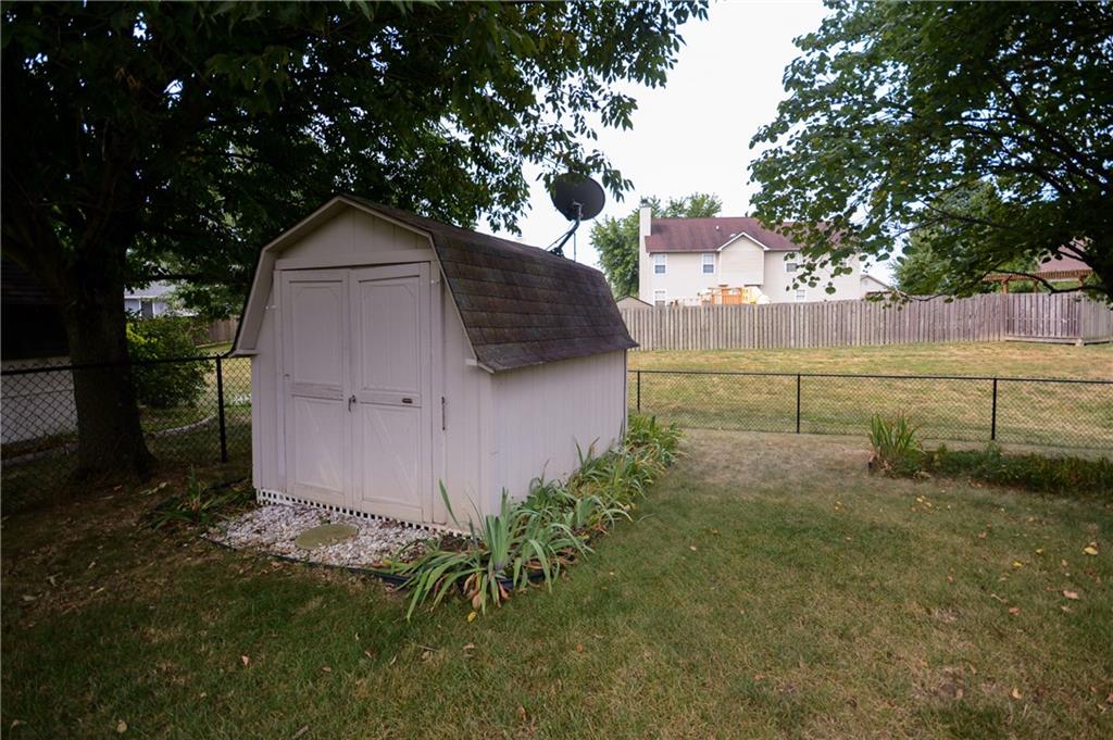 2950 Prairie Stream Way Columbus, IN 47203 - Photo 32 of 33 Gallery Image 32