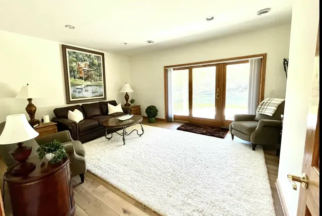 $1,200,000 | 29120 Ketterhagen Road, Burlington, WI 53105