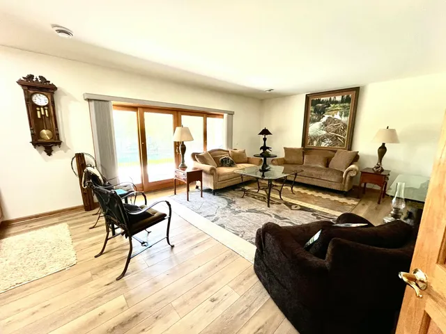 $1,200,000 | 29120 Ketterhagen Road, Burlington, WI 53105