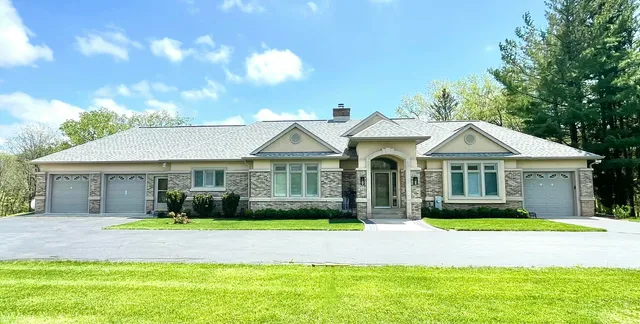 $1,200,000 | 29120 Ketterhagen Road, Burlington, WI 53105