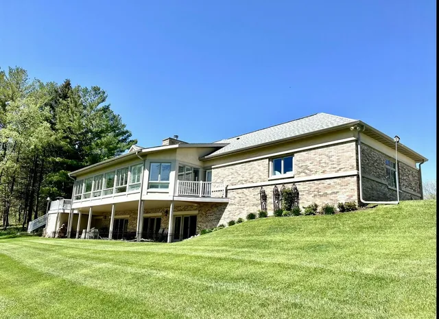 $1,200,000 | 29120 Ketterhagen Road, Burlington, WI 53105