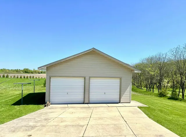 $1,200,000 | 29120 Ketterhagen Road, Burlington, WI 53105