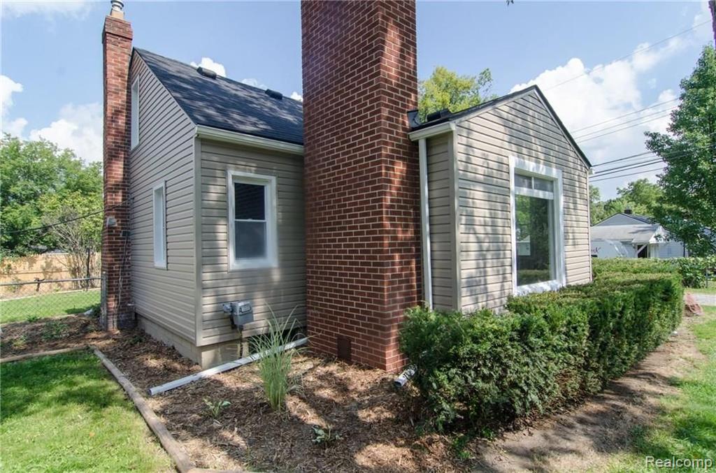 3550 Woodcrest Road Rochester Hills, MI 48309 - Photo 2 of 51