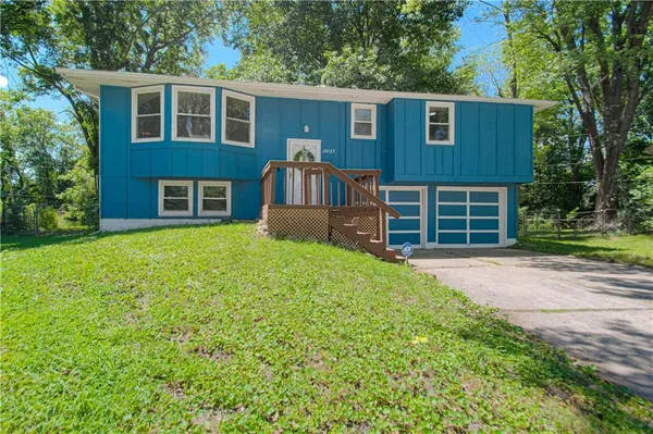 $215,000 | 20125 East 13th Street South, Independence, MO 64057