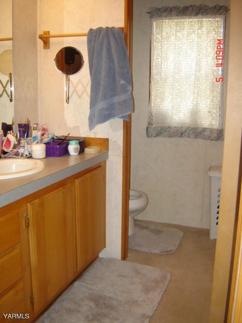 431 Stone Road Yakima, WA 98908 - Photo 8 of 18 a bathroom with a sink and a mirror