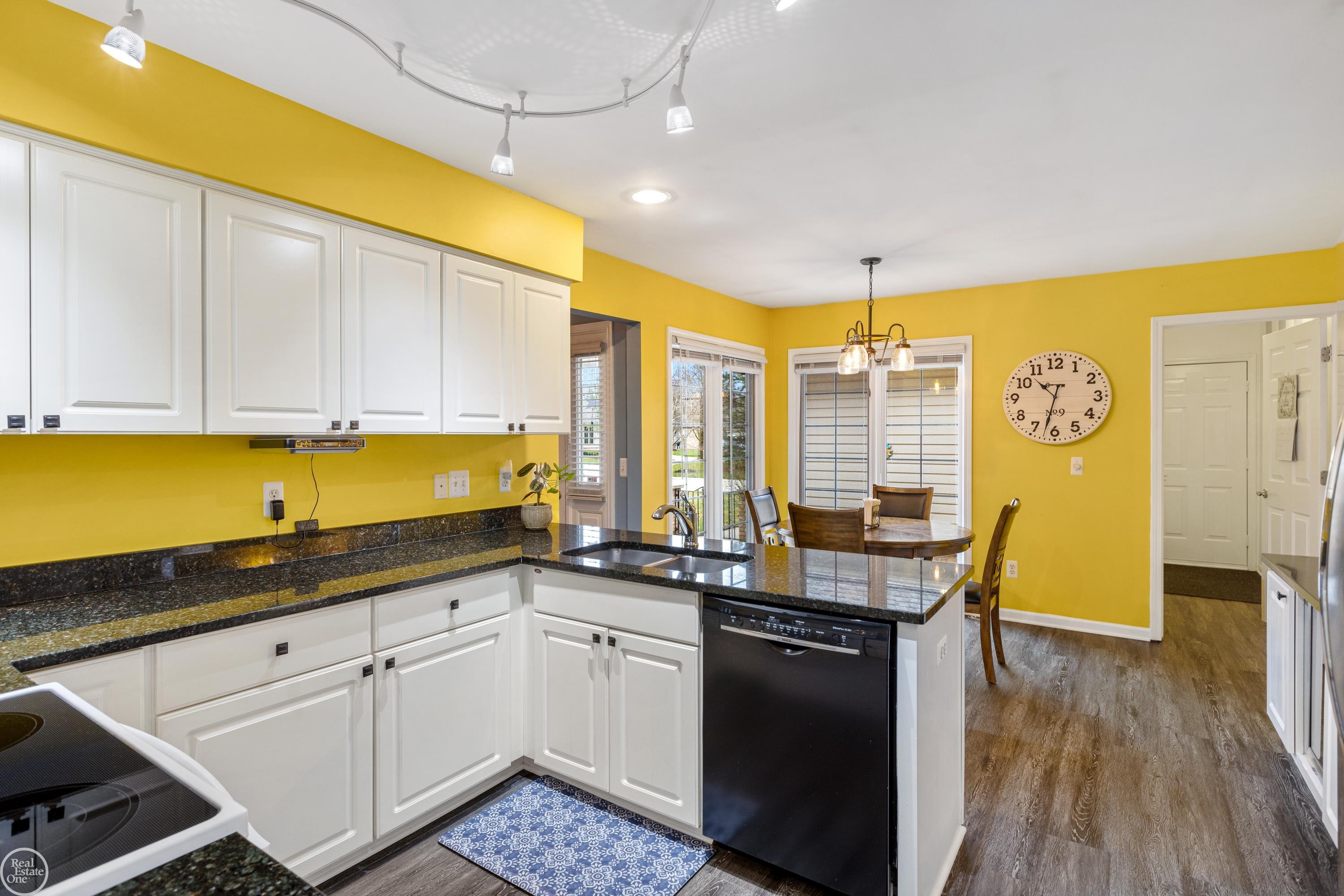 52103 Southview Ridge Macomb, MI 48042 - Photo 10 of 49 50137701-1ae2a771-df87-49af-8460-2fca50b5937b.JPG
