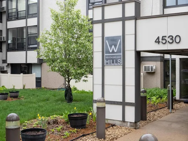 $230,000 | 4530 Park Commons Drive, Unit 123, St. Louis Park, MN 55416