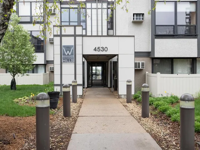 $225,000 | 4530 Park Commons Drive, Unit 123, St. Louis Park, MN 55416