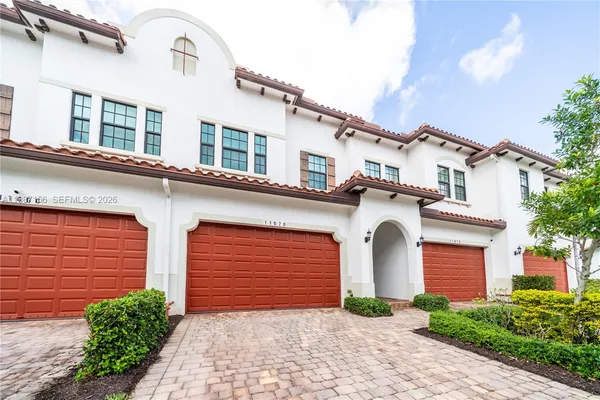 $4,000 | 11674 Southwest 13th Lane, Unit 1674, Pembroke Pines, FL 33025