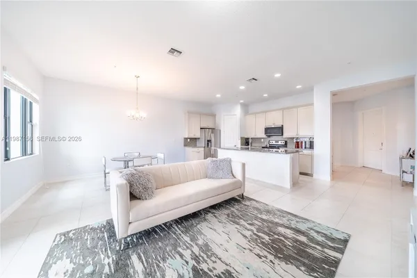 $4,000 | 11674 Southwest 13th Lane, Unit 1674, Pembroke Pines, FL 33025