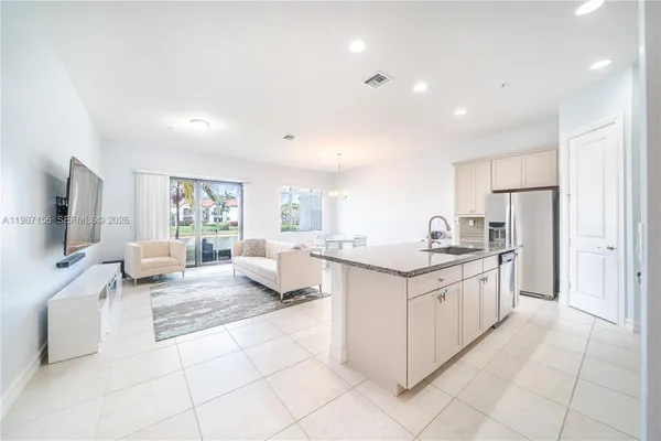$4,000 | 11674 Southwest 13th Lane, Unit 1674, Pembroke Pines, FL 33025