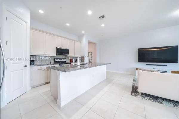 $4,000 | 11674 Southwest 13th Lane, Unit 1674, Pembroke Pines, FL 33025