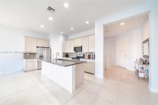$4,000 | 11674 Southwest 13th Lane, Unit 1674, Pembroke Pines, FL 33025