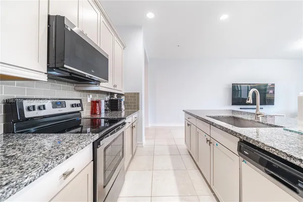 $4,000 | 11674 Southwest 13th Lane, Unit 1674, Pembroke Pines, FL 33025