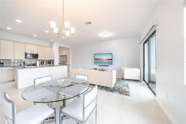 $4,000 | 11674 Southwest 13th Lane, Unit 1674, Pembroke Pines, FL 33025