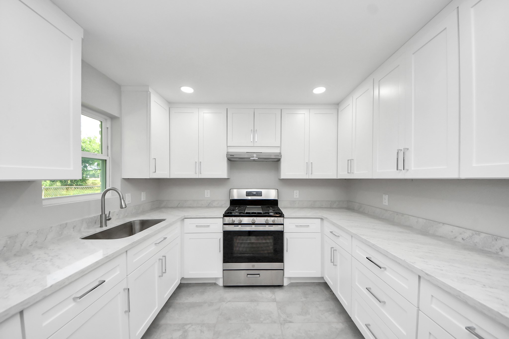 15318 Corsair Road Houston, TX 77053 - Photo 6 of 23 a kitchen with white cabinets and appliances