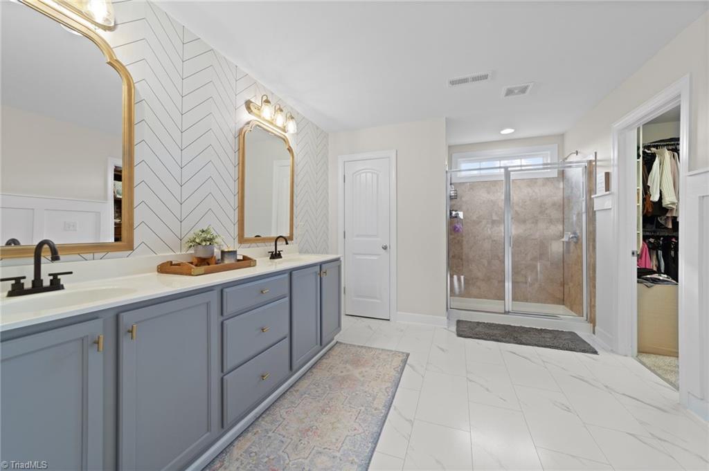 2358 Birch View Drive High Point, NC 27265 - Photo 15 of 31 Primary bath