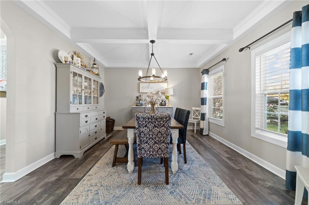 2358 Birch View Drive High Point, NC 27265 - Photo 4 of 31 Dining