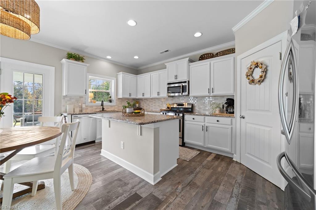 2358 Birch View Drive High Point, NC 27265 - Photo 5 of 31 Kitchen