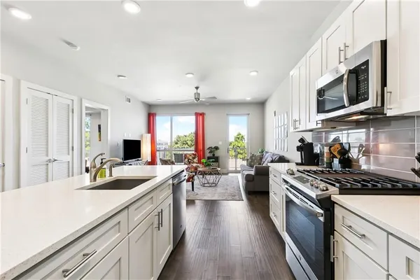 $2,500 | 900 Bartholomew Street, Unit 419, New Orleans, LA 70117