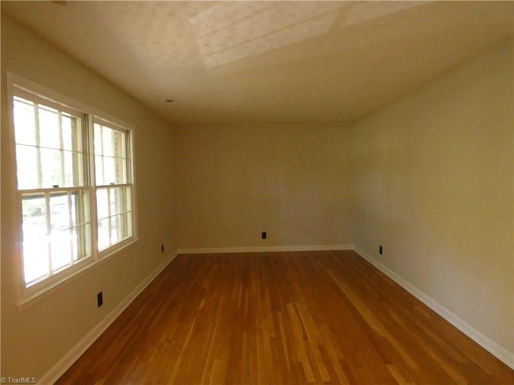 5719 Enfield Road Pfafftown, NC 27040 - Photo 5 of 31 Gallery Image 5