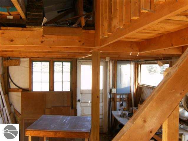 314 West Valley Road Maple City, MI 49664 - Photo 21 of 25 1739162-20.JPG