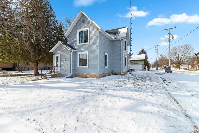 $284,900 | 34 North 3rd Street, Winneconne, WI 54986