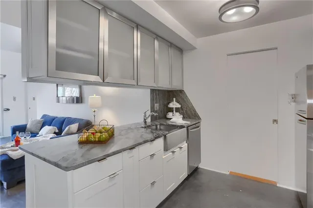 $225,000 | 2814 Leona Lane, Coraopolis, PA 15108