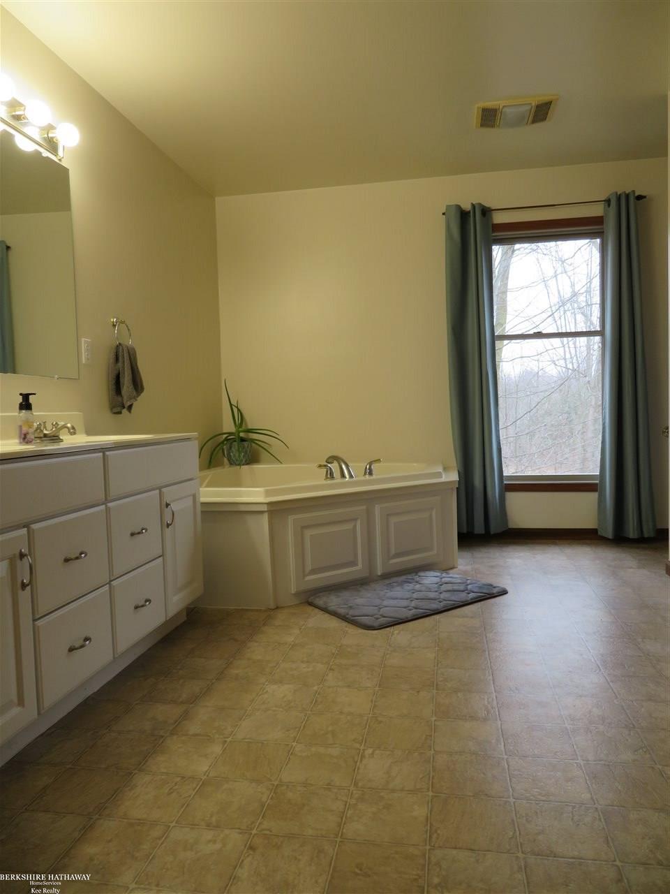 6224 Springborn Road East China, MI 48054 - Photo 29 of 43 Master Bath