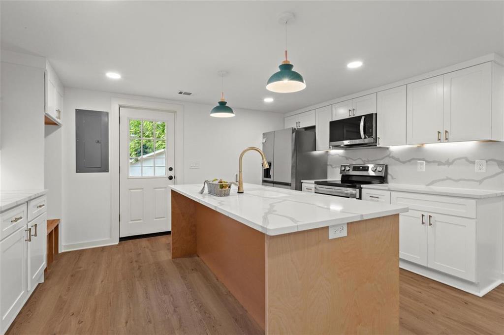 505 Cedar Creek Road Cartersville, GA 30121 - Photo 12 of 32 a kitchen with cabinets a sink and appliances
