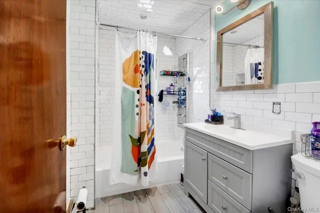 $825,000 | 4153 Gunther Avenue | Wakefield