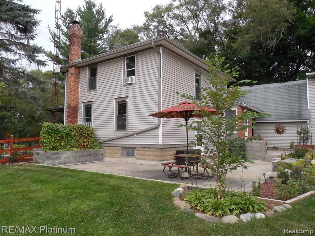 6201 Dutcher Road Howell, MI 48843 - Photo 16 of 22 Large back brick paver patio