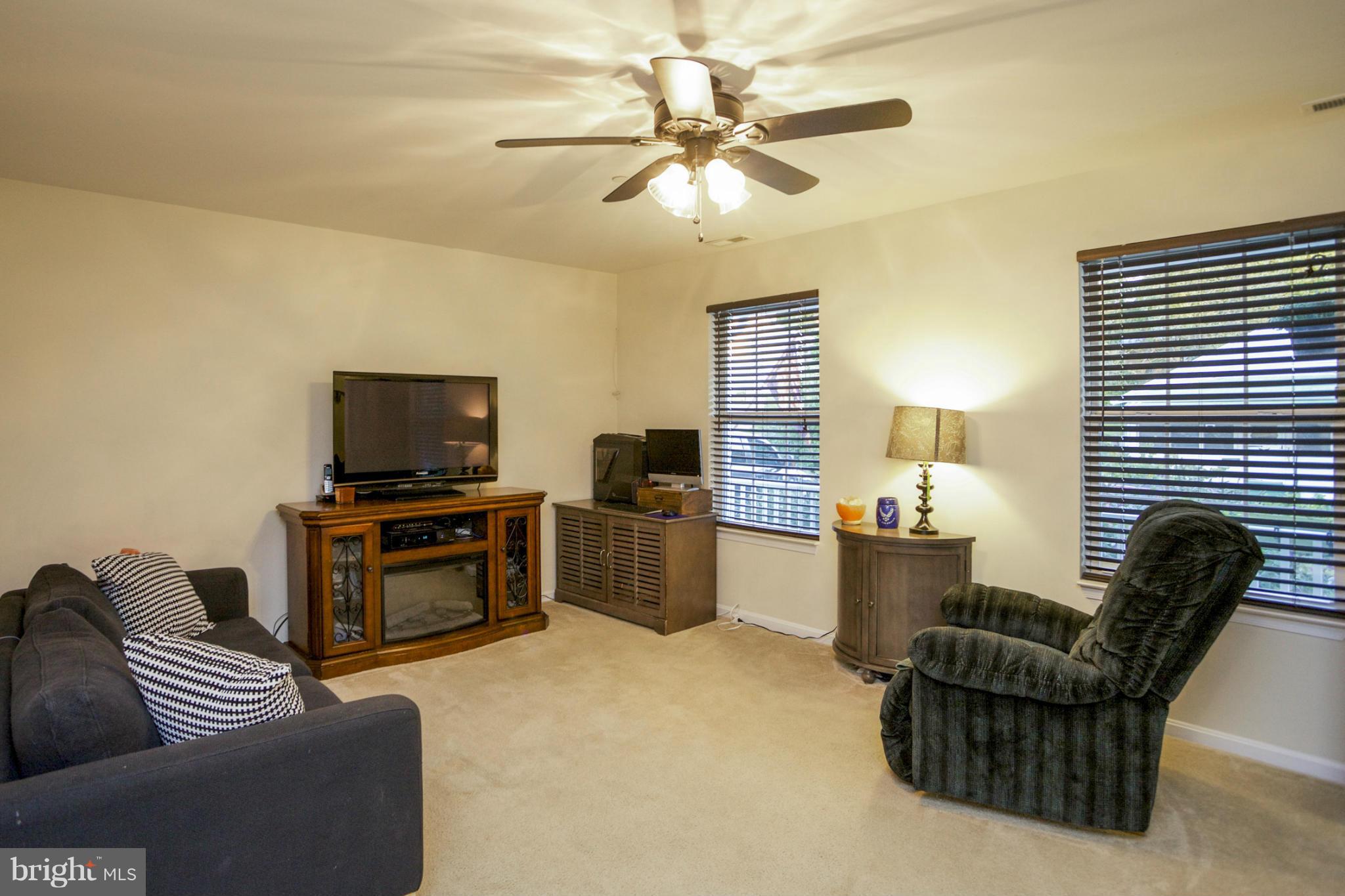 7504 Riddle Avenue Baltimore, MD 21224 - Photo 4 of 27 Family Room