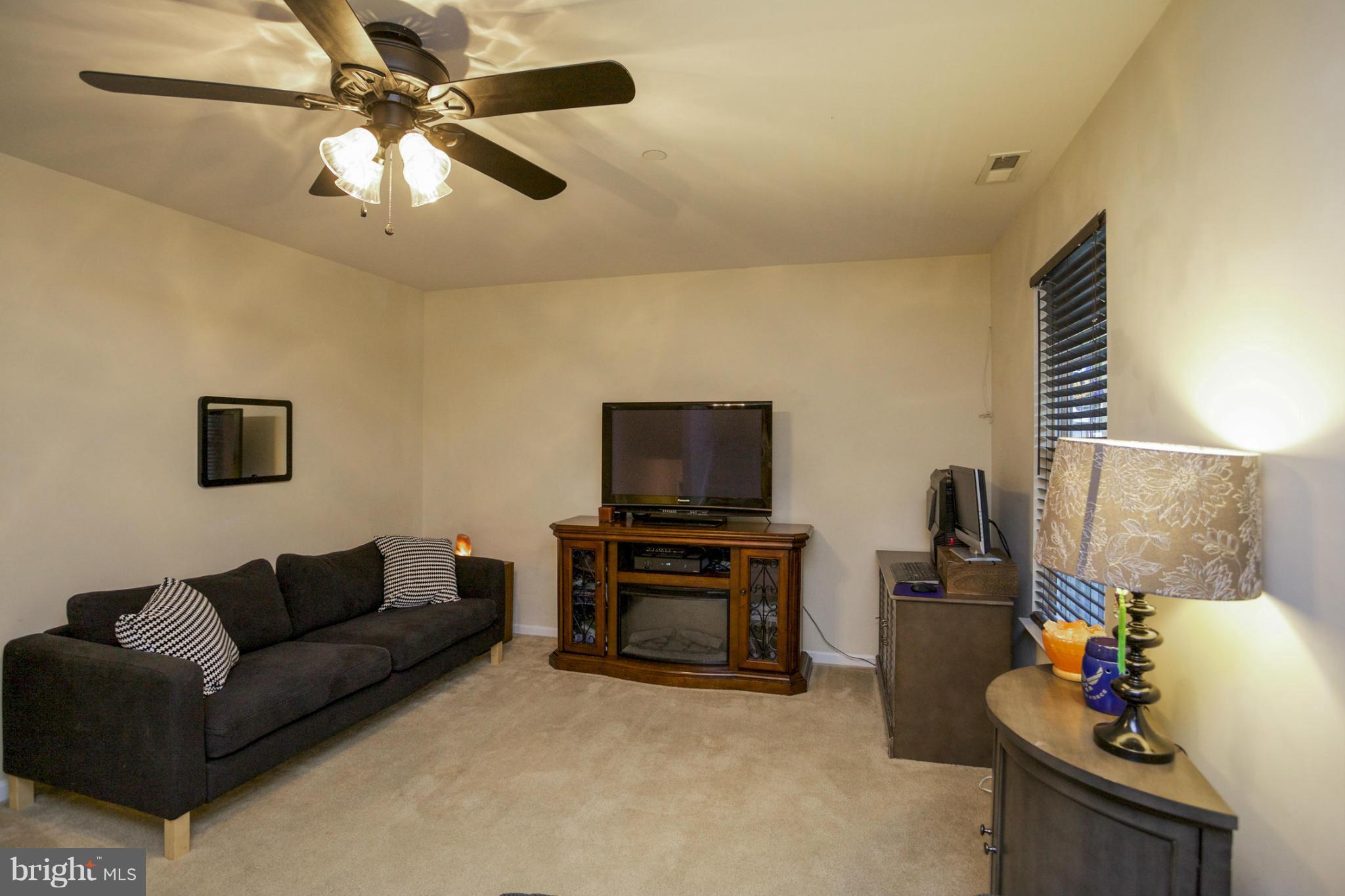 7504 Riddle Avenue Baltimore, MD 21224 - Photo 5 of 27 Family Room