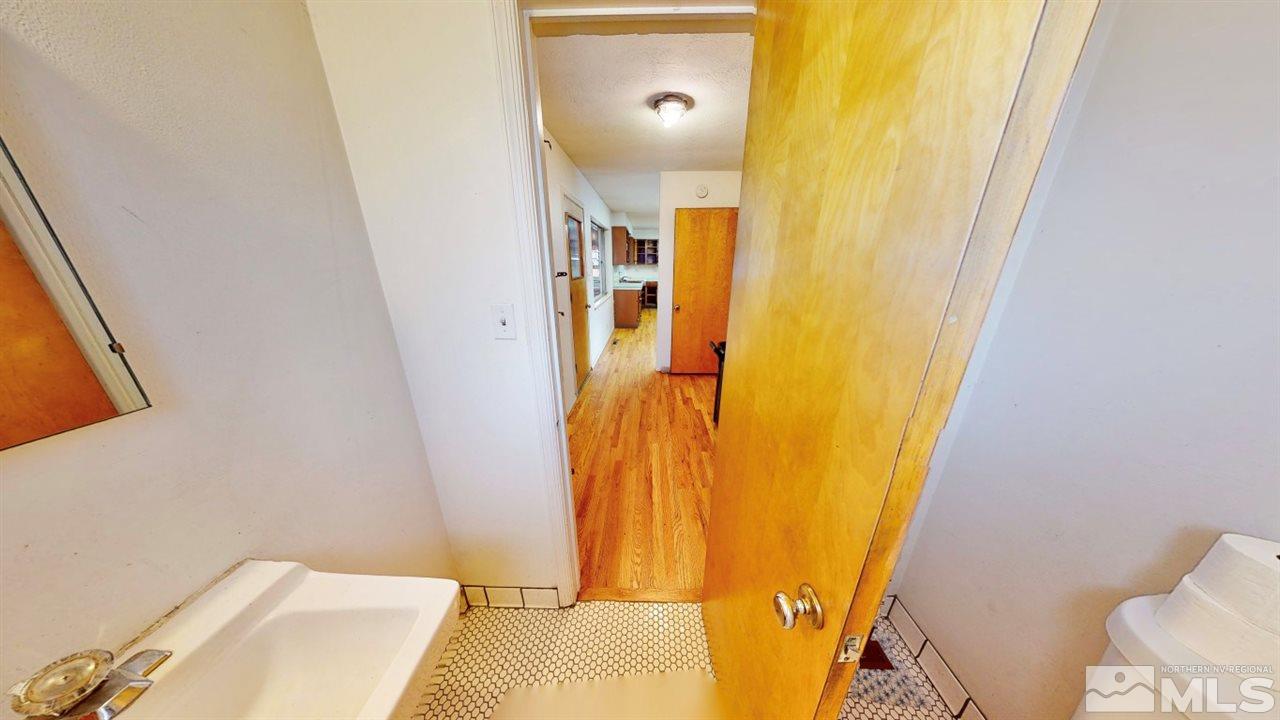 795 Thoma Street Reno, NV 89502 - Photo 21 of 40 a bathroom with a sink and a mirror