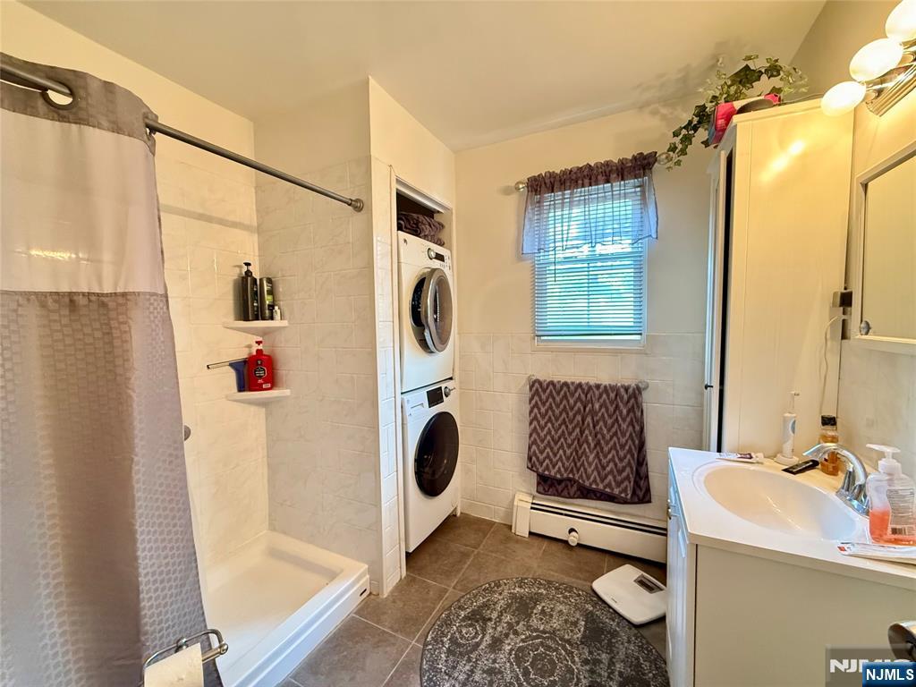 1241 Valley Road, Unit 1241A Wayne, NJ 07470 - Photo 6 of 11 a bathroom with a sink toilet and shower