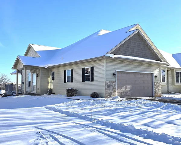 $345,000 | 1228 Cameron Circle, Neenah, WI 54956