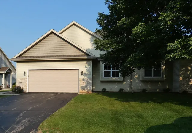 $345,000 | 1228 Cameron Circle, Neenah, WI 54956