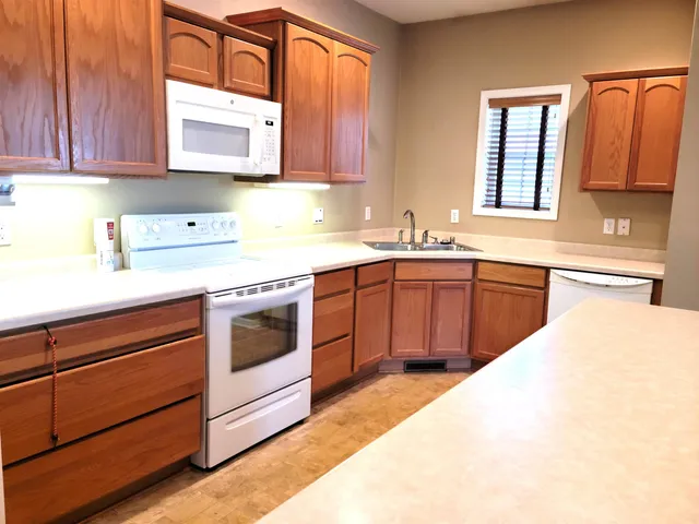 $345,000 | 1228 Cameron Circle, Neenah, WI 54956