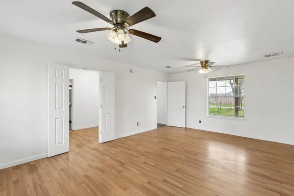 $1,800 | 2326 28th Avenue North, Texas City, TX 77590