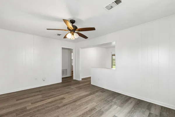 $1,800 | 2326 28th Avenue North, Texas City, TX 77590