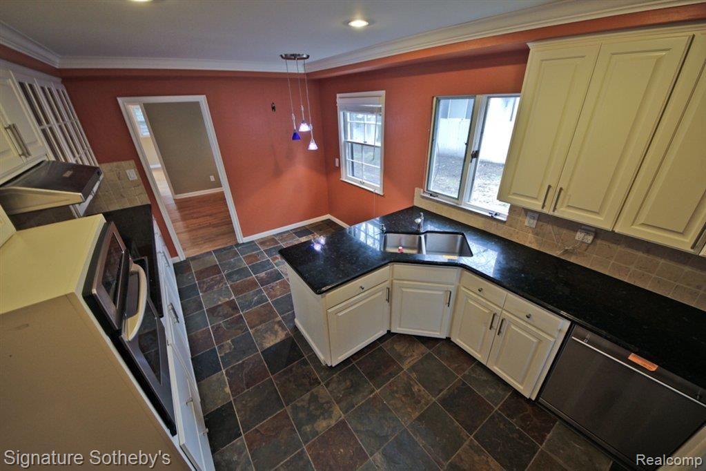 296 South Cranbrook Cross Road Bloomfield Hills, MI 48301 - Photo 17 of 24 IMG_8439.jpg