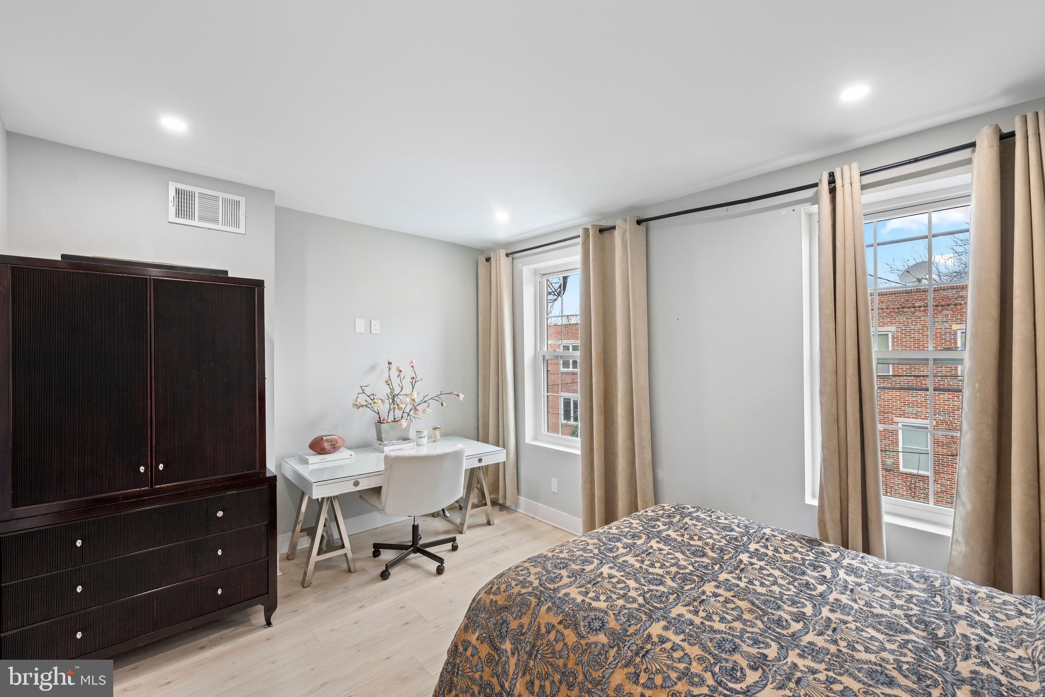 2008 Morris Street Philadelphia, PA 19145 - Photo 9 of 11