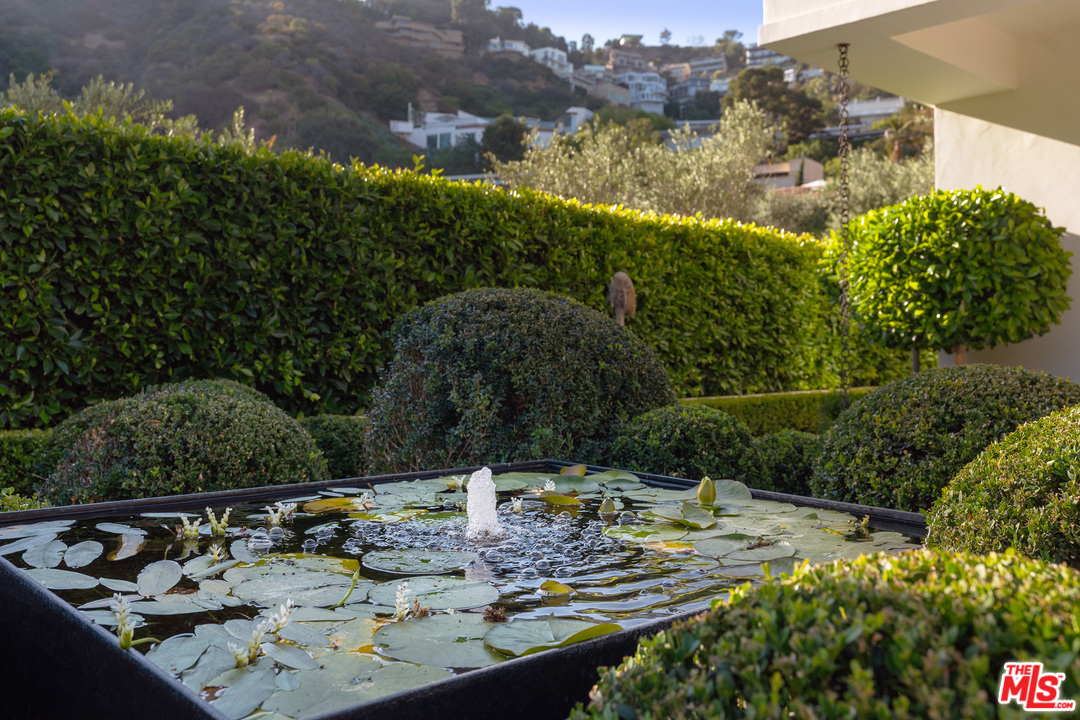 1680 Rising Glen Road Los Angeles, CA 90069 - Photo 12 of 30