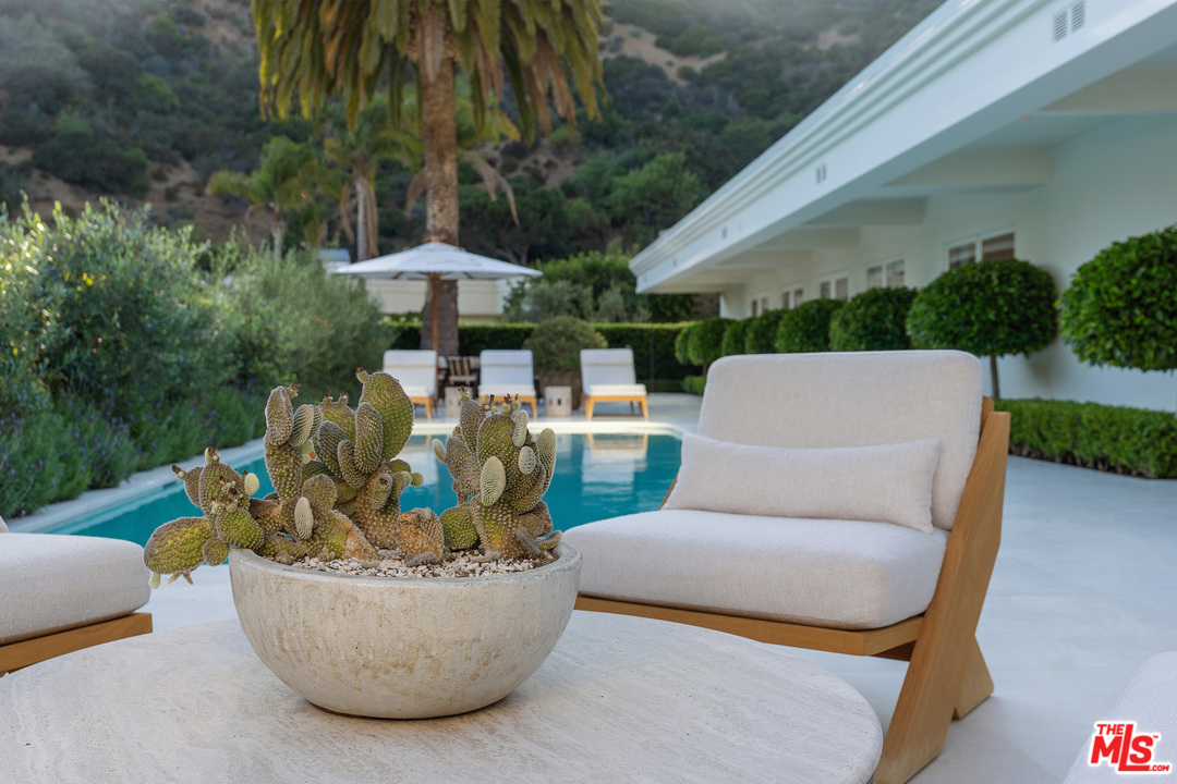 1680 Rising Glen Road Los Angeles, CA 90069 - Photo 13 of 30